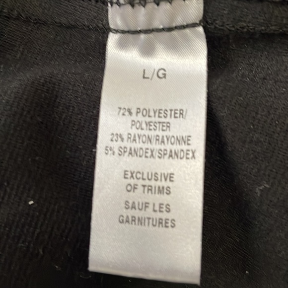 Black blazer, good for meetings and looking professional. - Picture 3 of 3